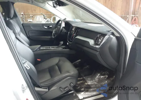 2018 Volvo Xc60 T6/Momentum из США, поврежденный, VIN YV4A22RK8J1090070